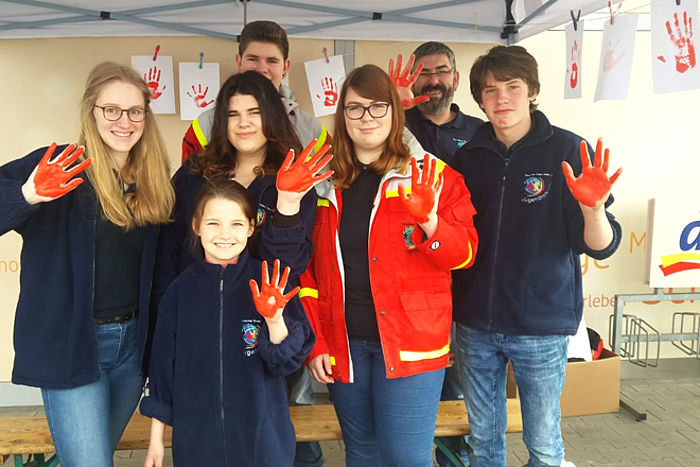 Jugendrotkreuzler beim Red Hand Day. Foto: JRK Niederkrüchten